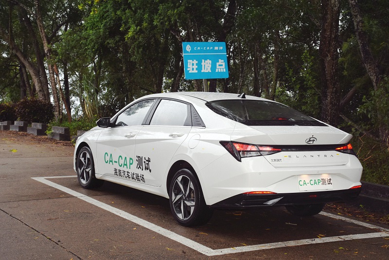 伊兰特半坡驻车.jpg